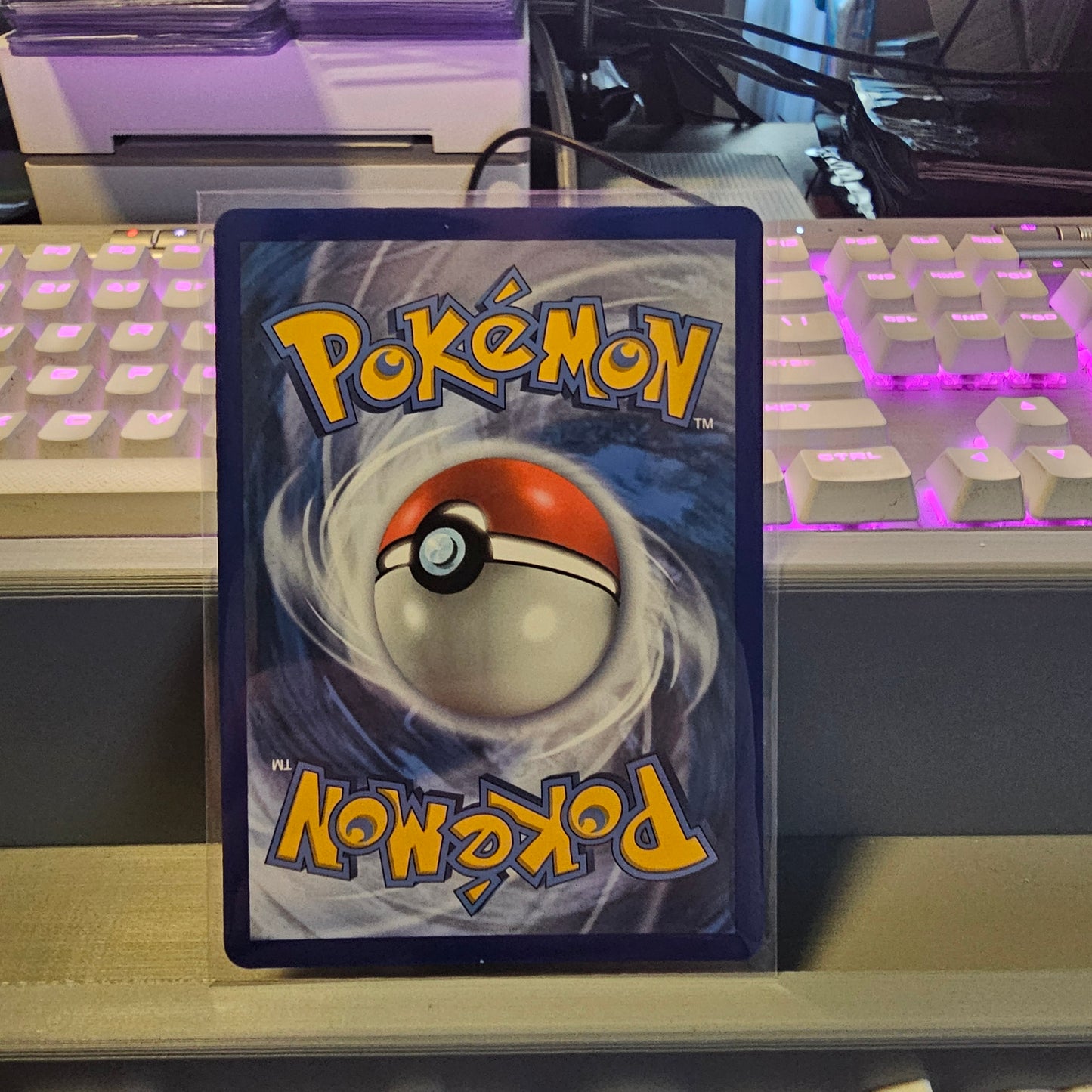 Pikachu V (Full Art) - SWSH04: Vivid Voltage (SWSH04)