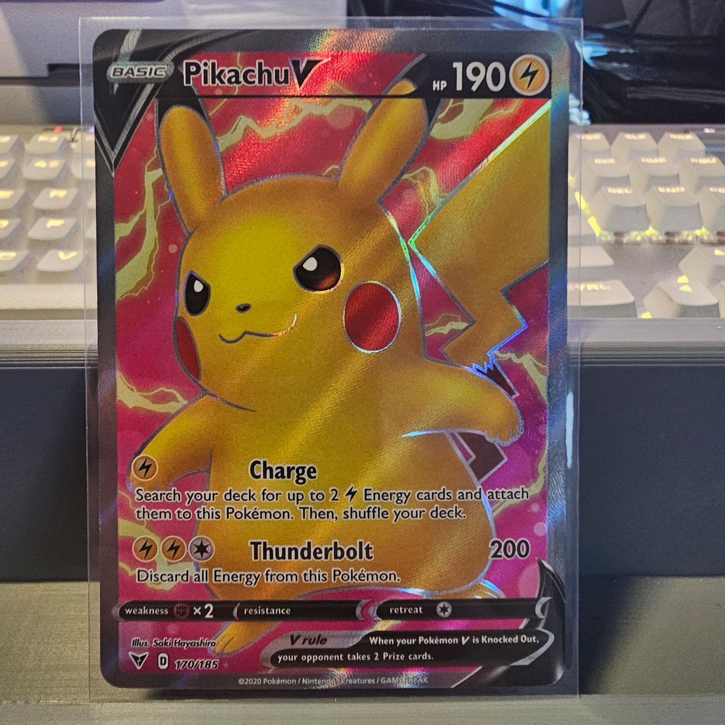 Pikachu V (Full Art) - SWSH04: Vivid Voltage (SWSH04)